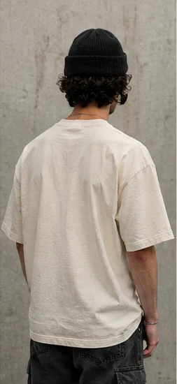 Visualisierung: Rückansicht, schlichtes cremefarbenes Shirt
